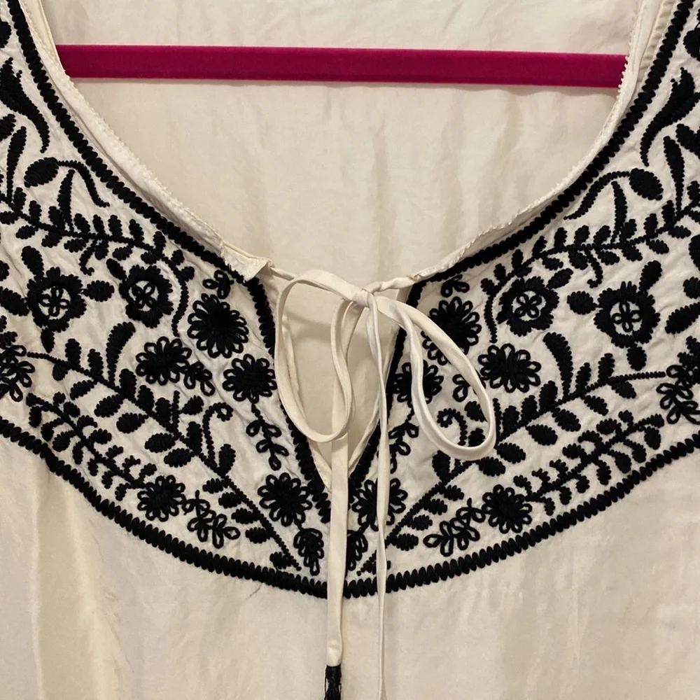 Top Classic Embroidered - Picture 3 of 8
